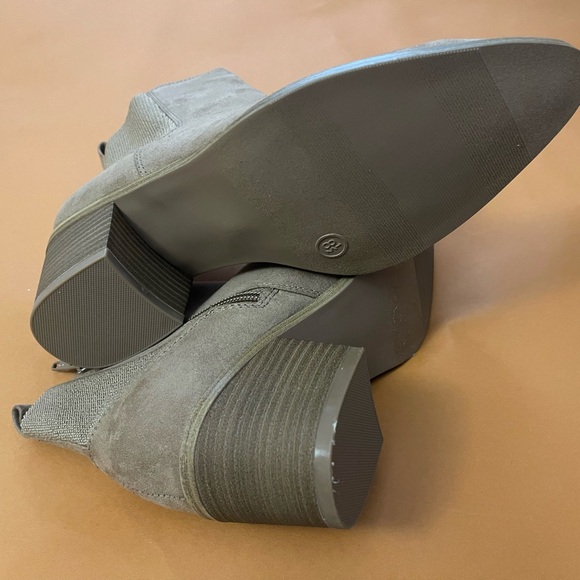 New!! Target Universal Thread Women's Ankle Boots Memory Foam Tan SZ 8.5 - Picture 3 of 4